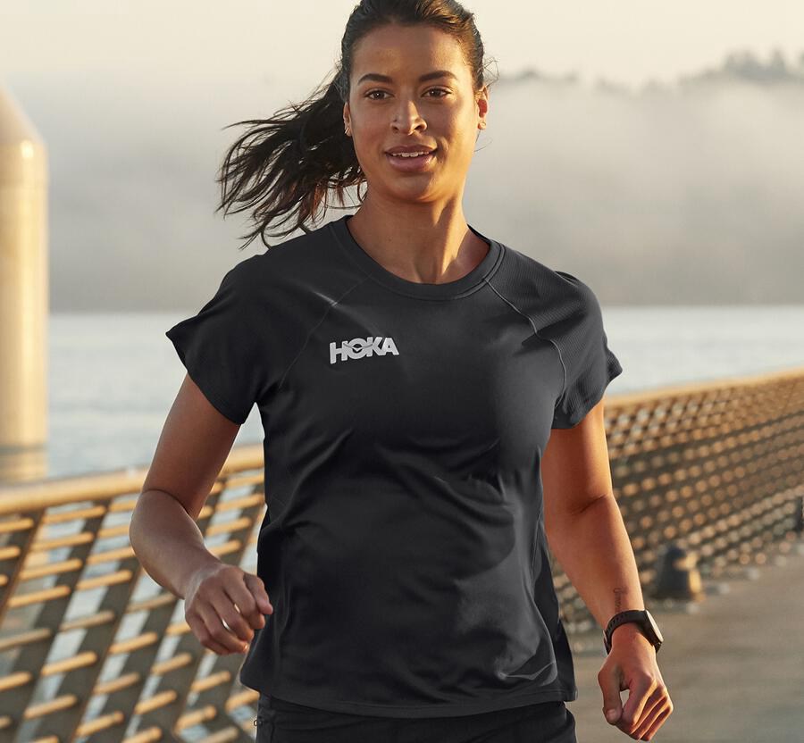 Top Hoka One One Mujer - Performance Short Sleeve - Negras - MJG370816